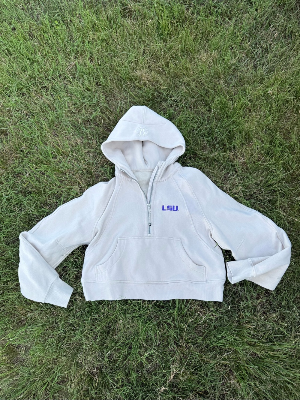 LSU Embroidered Cropped Lululemon Scuba in Light Cream Sz XS/S